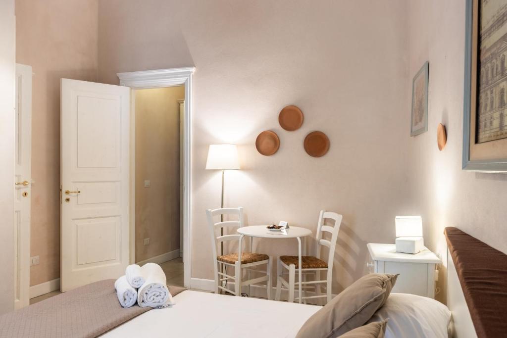 Postel nebo postele na pokoji v ubytování Dedalo Rooms