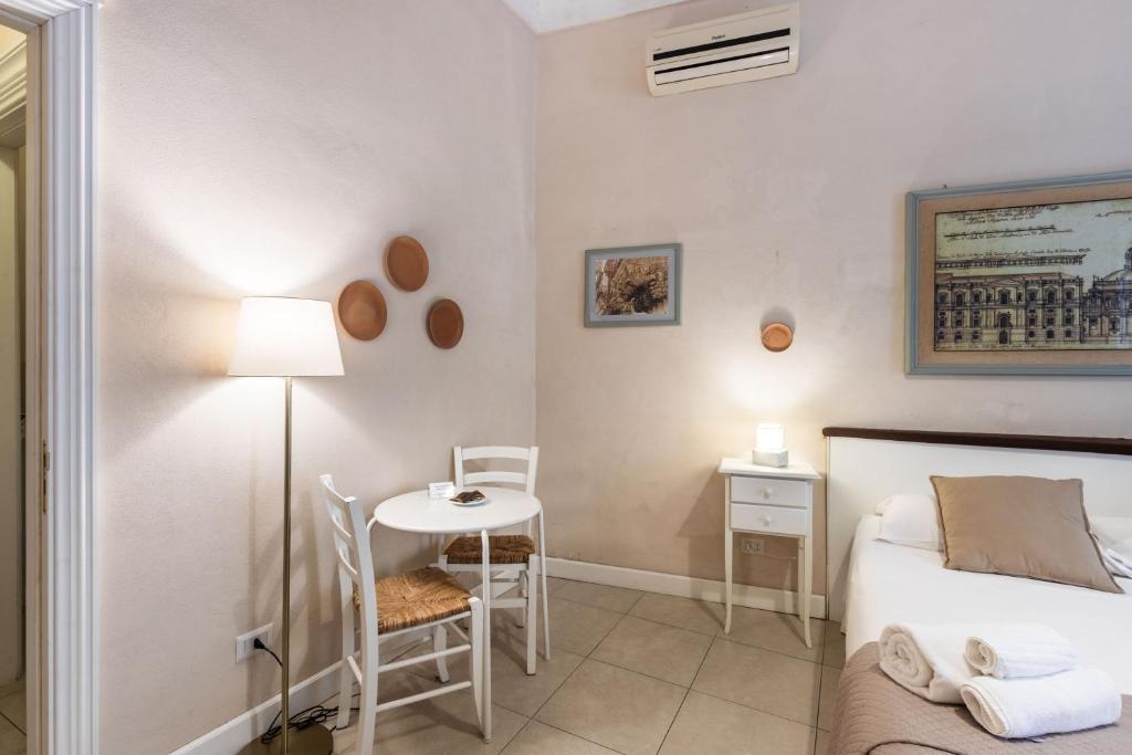 Postel nebo postele na pokoji v ubytování Dedalo Rooms