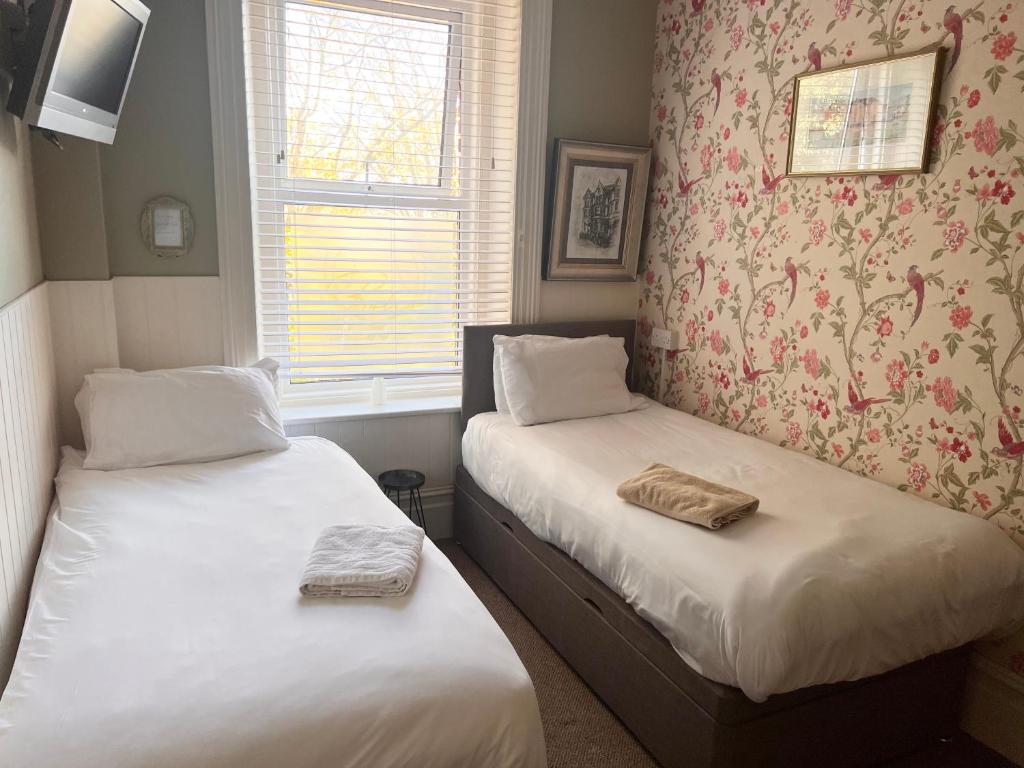 The Boho - 4 min walk to beach & town - Resim 43