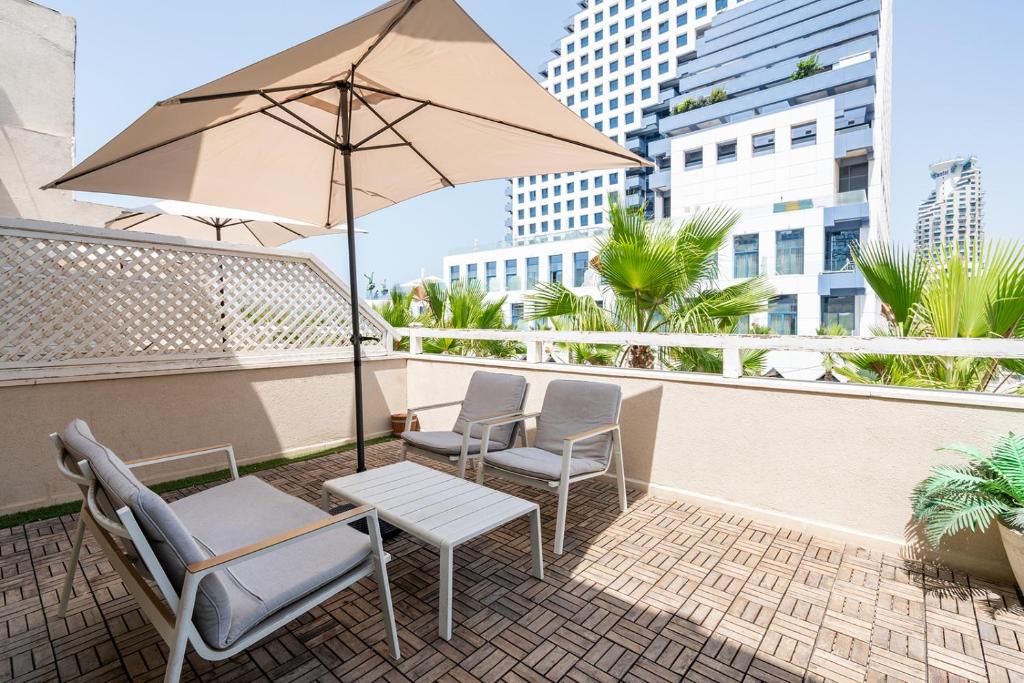 Balkón nebo terasa v ubytování YARKON - By Beach Apartments TLV