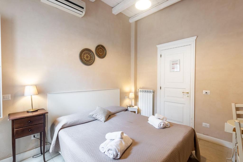Postel nebo postele na pokoji v ubytování Dedalo Rooms