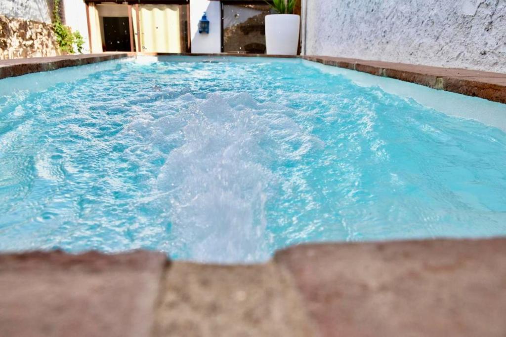 Basen w obiekcie Charming villa in Santa Elena with private poolEL lub w pobliżu
