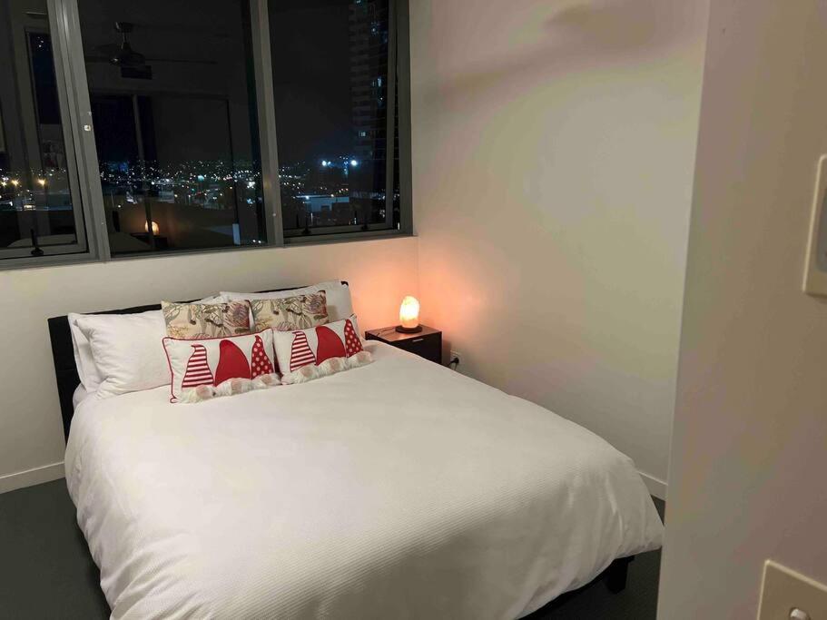 Minimalistic, modern and lovely one bedroom. - Housity