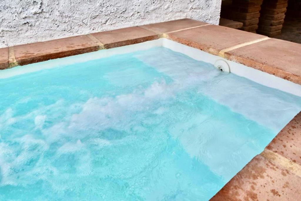 Basen w obiekcie Charming villa in Santa Elena with private poolEL lub w pobliżu