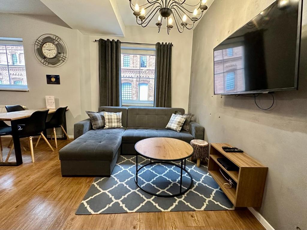 Televízia a/alebo spoločenská miestnosť v ubytovaní LuxApart Kalisz Loft
