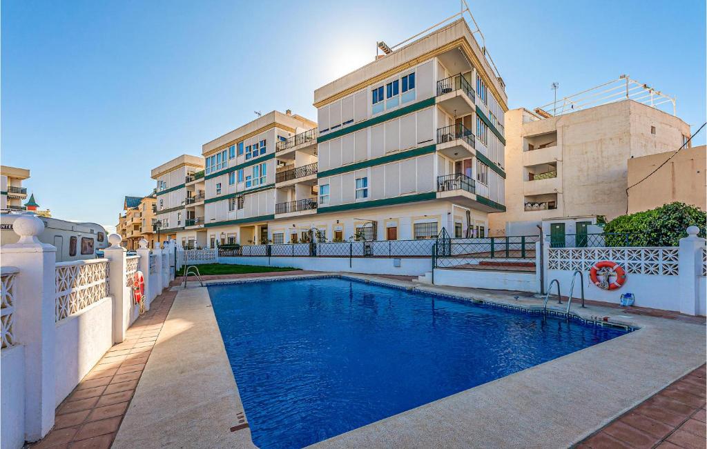 Πισίνα στο ή κοντά στο 3 Bedroom Beautiful Apartment In Torrox