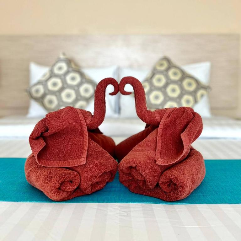 Postel nebo postele na pokoji v ubytování Thipurai City Hotel