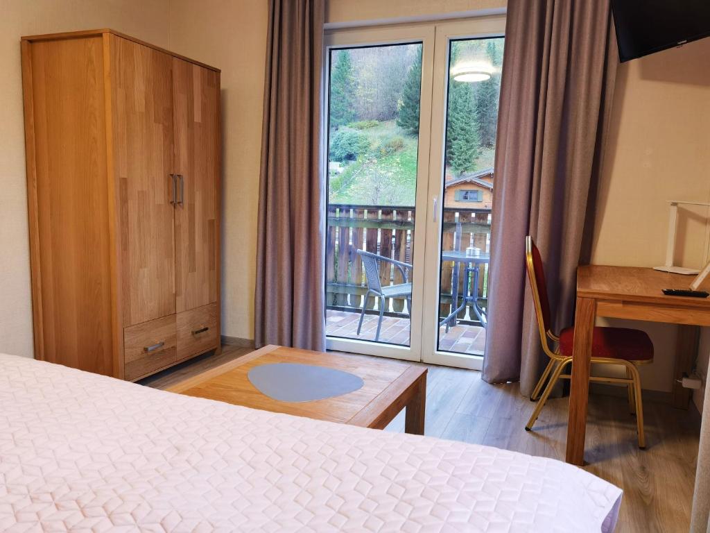 AM BERG Hotel-Restaurant - Twin Room With Balcony