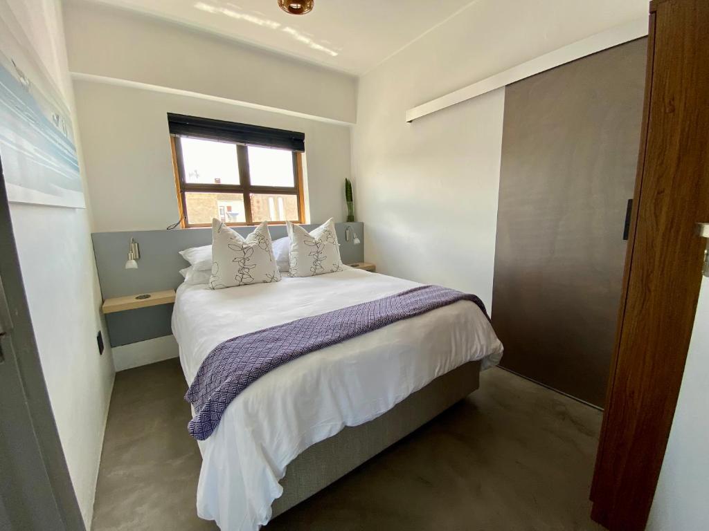 Stay On Main Plett - Contemporary 2-Bedroom Apartment - Image 11