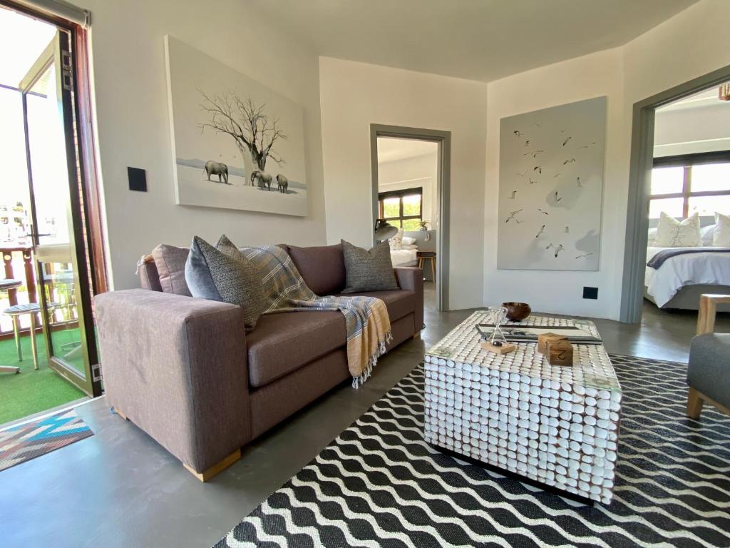 Stay On Main Plett - Contemporary 2-Bedroom Apartment - Image 17