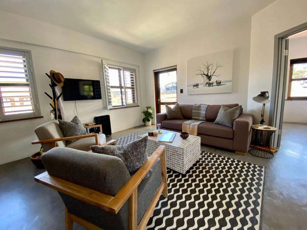 Stay On Main Plett - Contemporary 2-Bedroom Apartment - Image 16