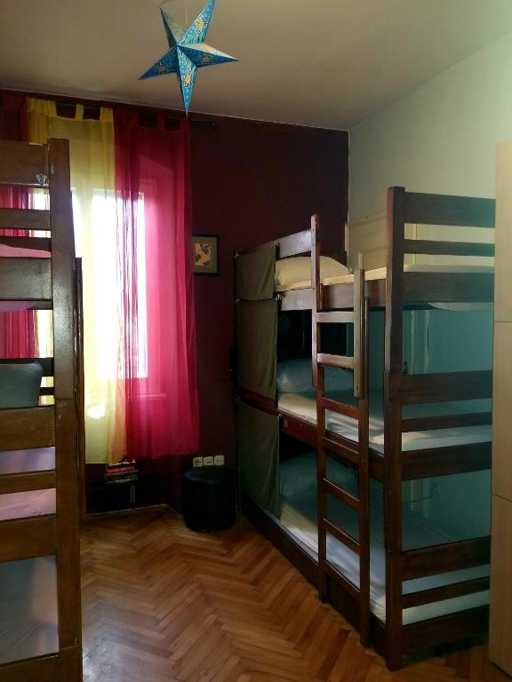 En eller flere køyesenger på et rom på Hurricane Hostel