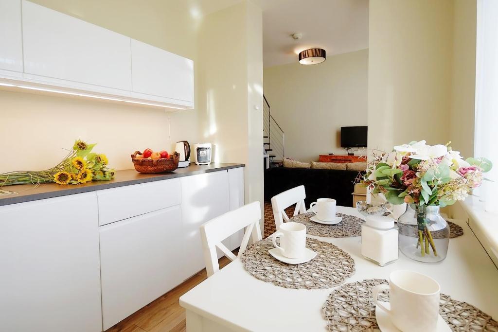 Kuchyňa alebo kuchynka v ubytovaní 423 w ROYAL TULIP SAND 200 m plaża DOBRUK APARTAMENTY