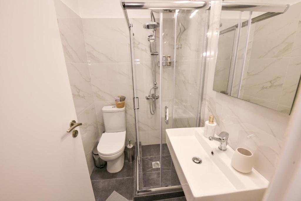 Kúpeľňa v ubytovaní Modern, comfortable apartment, in the heart of the city_2