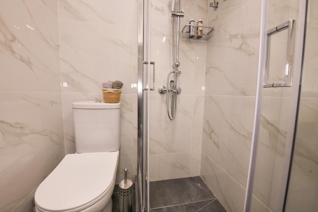 Kúpeľňa v ubytovaní Modern, comfortable apartment, in the heart of the city_2