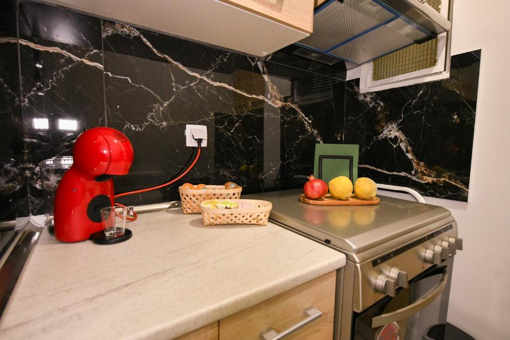 Kuchyňa alebo kuchynka v ubytovaní Modern, comfortable apartment, in the heart of the city_2