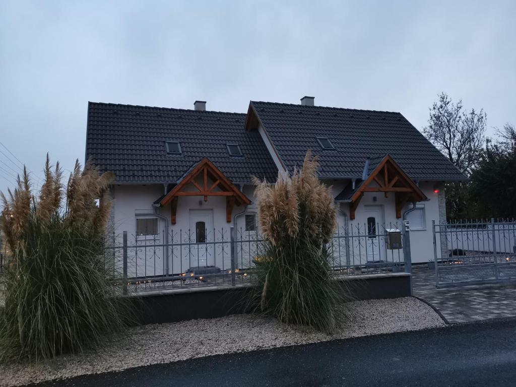 Silye De Lis Apartman 8314 Vonyarcvashegy, Gábor Áron utca 26/B/2 kép - 1