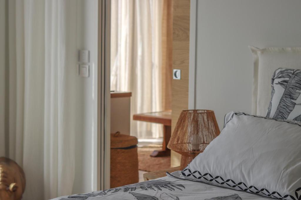 a bedroom with a bed with a pillow and a window at Chambre d'hôtes A Vadina Porticcio in Porticcio