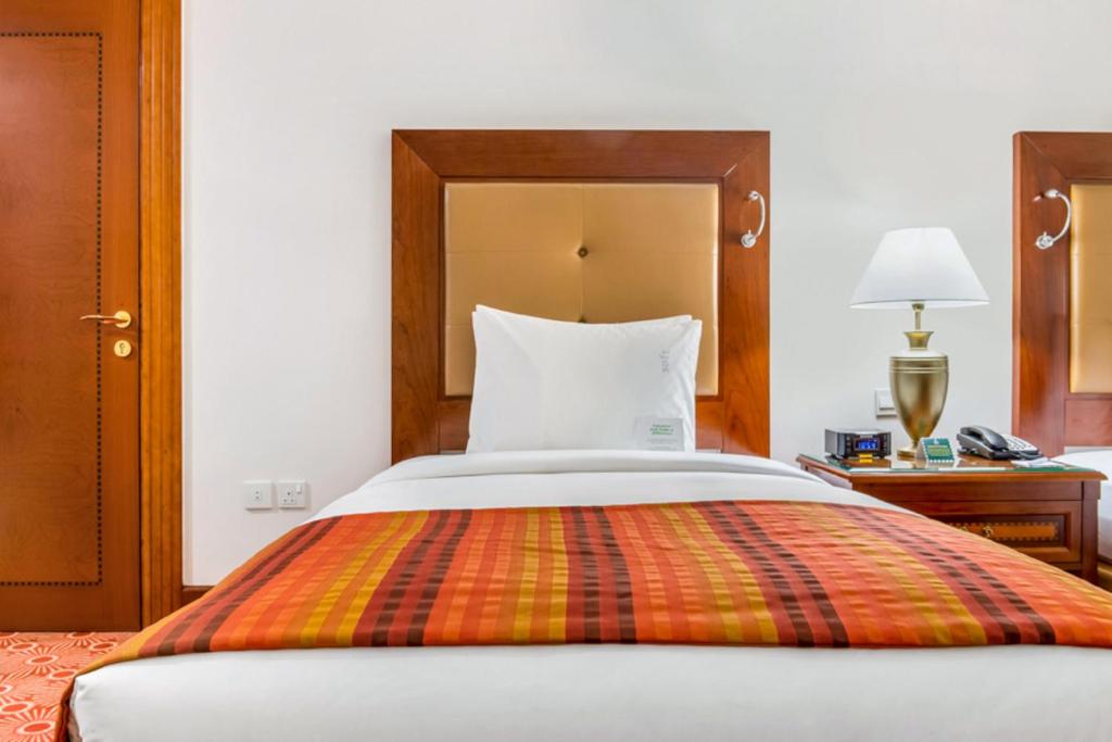 Sunday Hotel Holiday international Dubai - Delüks Çift Kişilik Oda