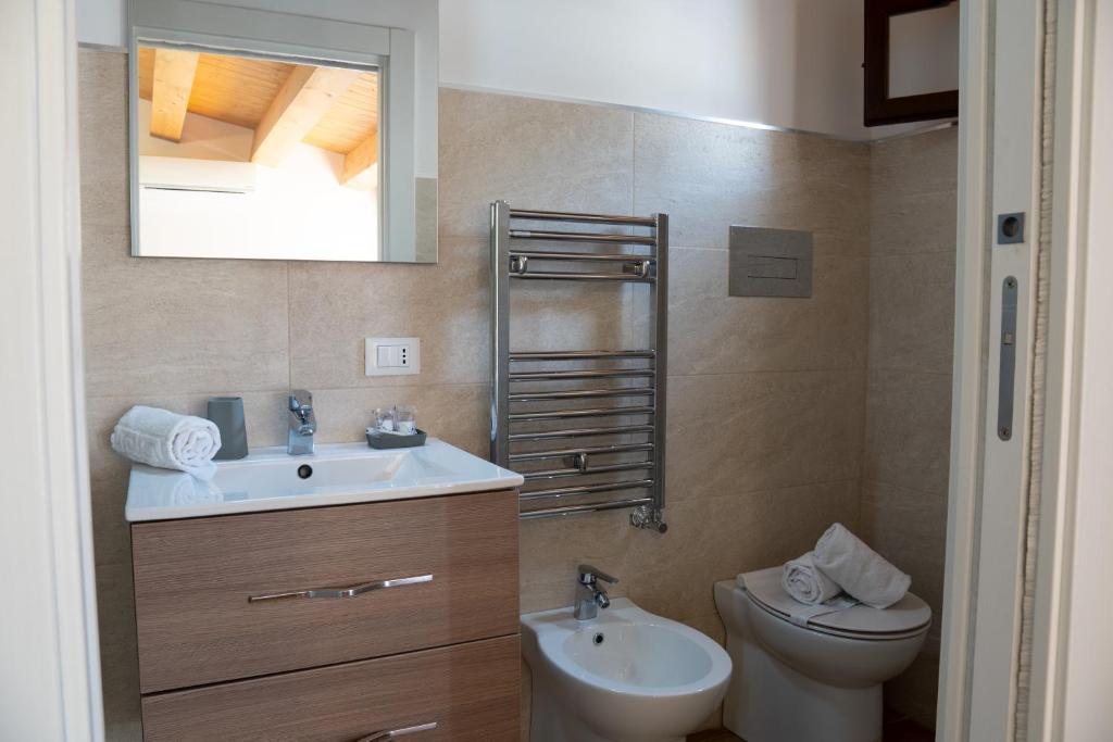 A bathroom at Verdirooms158