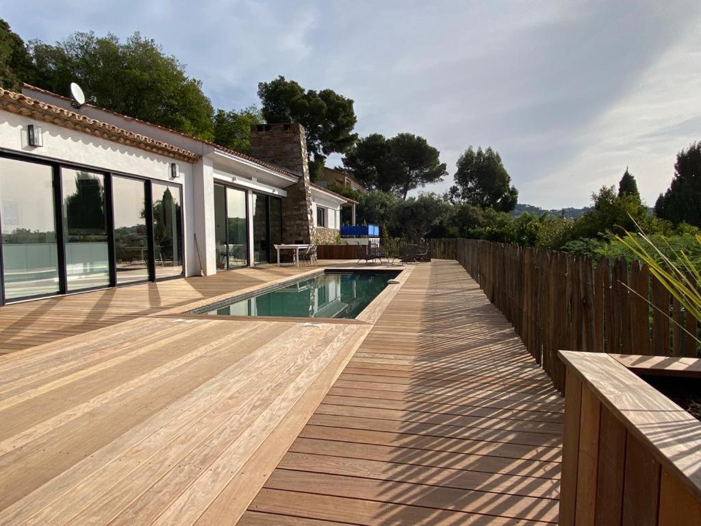 Basen w obiekcie Magnifique villa avec piscine, vue mer lub w pobliżu