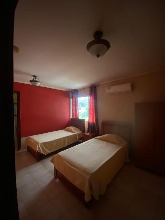 Postel nebo postele na pokoji v ubytování Canal Inn Panama