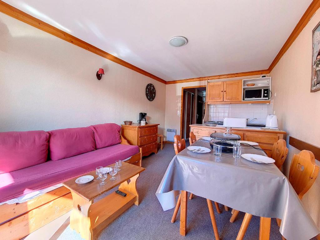 Η κουζίνα ή μικρή κουζίνα στο Appartement skis aux pieds, 4 personnes, balcon sud - FR-1-344-854