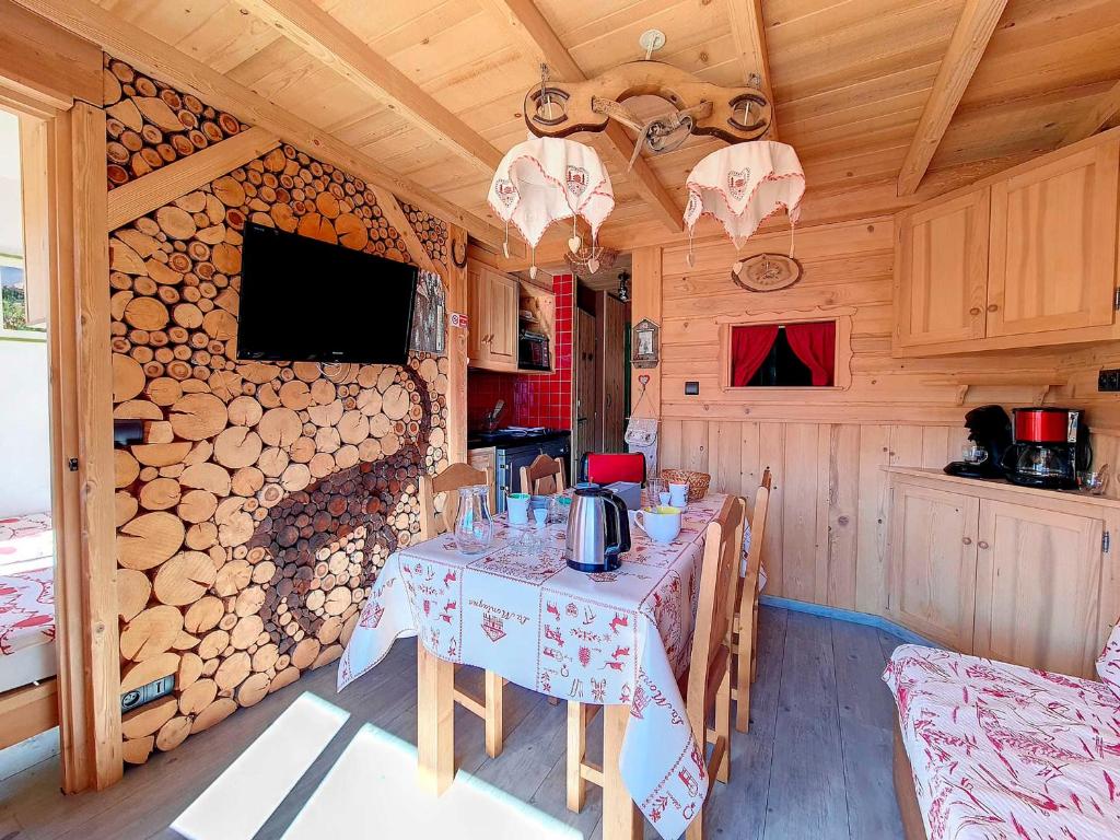Charmant 2 pièces avec balcon Ouest, proche des pistes - FR-1-344-865