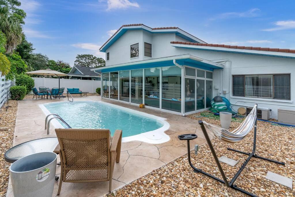 Vacation Home Spacious, Freshly updated 5bedroom home with Pool