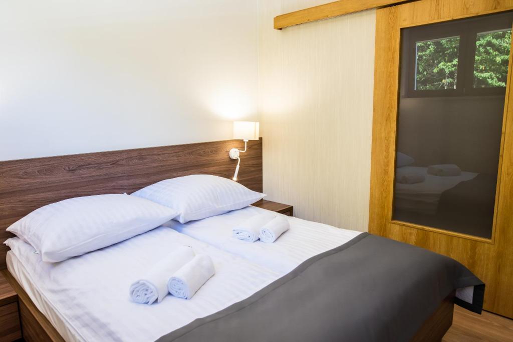 Postel nebo postele na pokoji v ubytování Apartamenty Leśne Zacisze