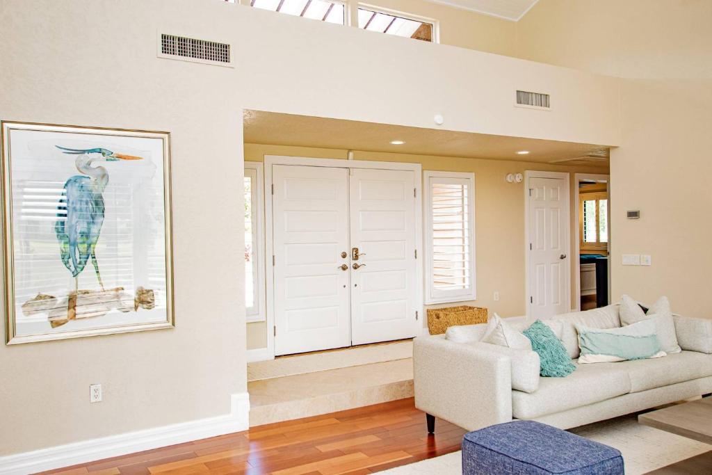 a living room with a white couch and a bird picture on the wall at Perfect Match on Baywood Lane in Wesley Chapel