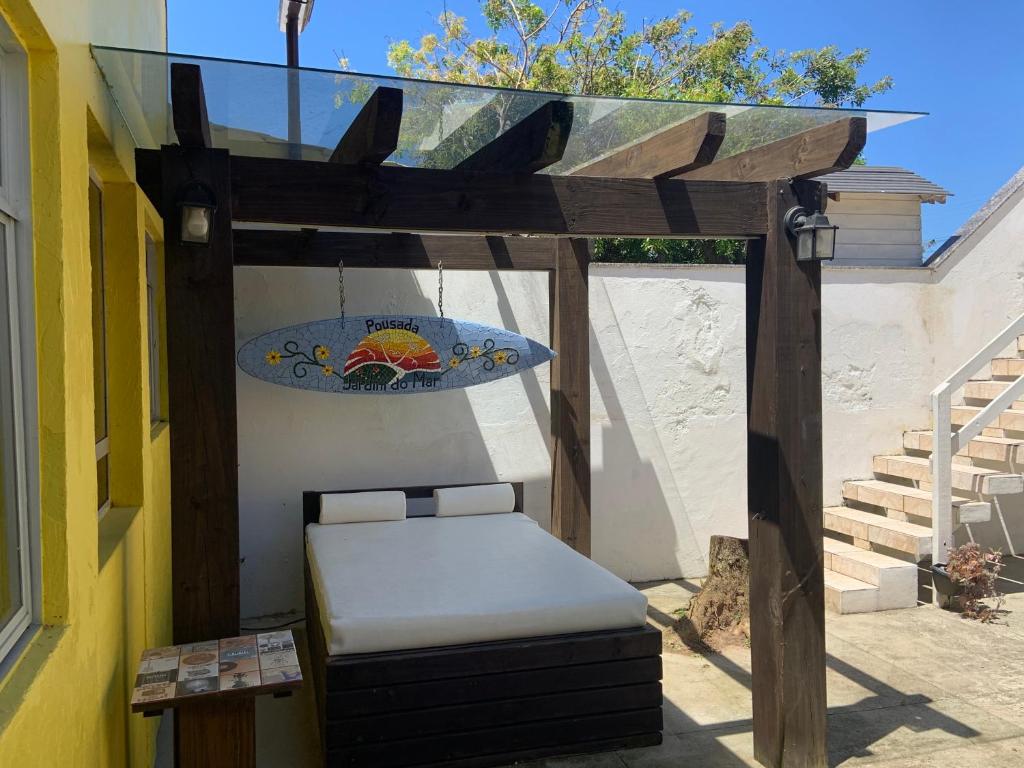 帕羅卡的住宿－Villa Do Mar，凉亭,庭院设有长凳