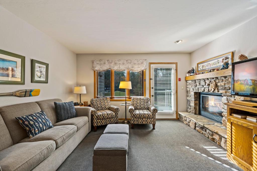 Evergreen Hill Condominiums photo