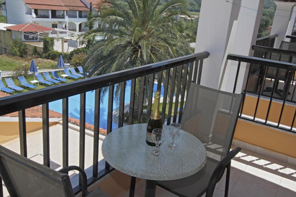 Bazén v ubytování Perros Hotel nebo v jeho okolí