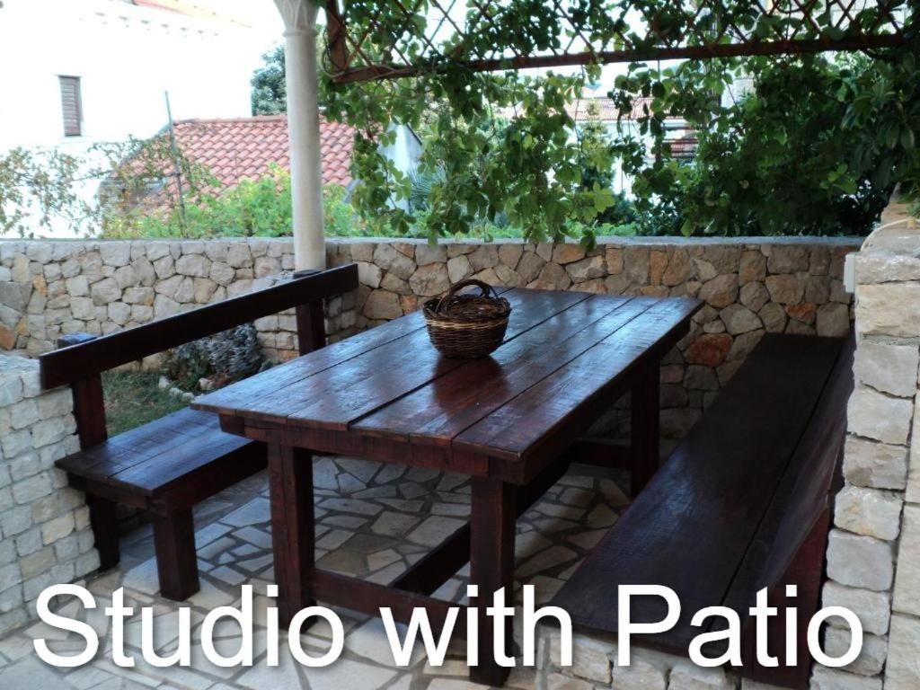 Patio alebo iná vonkajšia časť ubytovania Apartments Budman