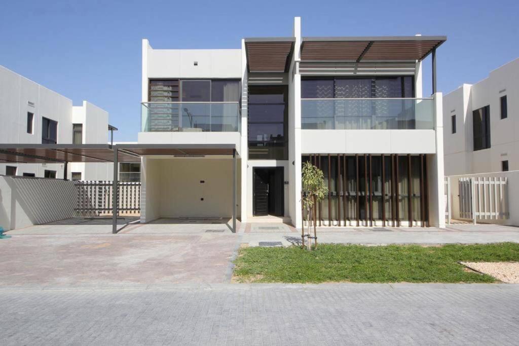 Lovely Independent 6BR Villa in Damac Hills 2, Dubai (updated prices 2024)