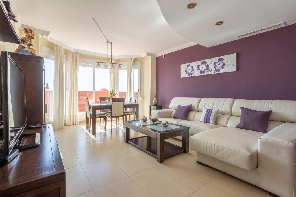 Televízia a/alebo spoločenská miestnosť v ubytovaní Apartmento en Torrox Costa