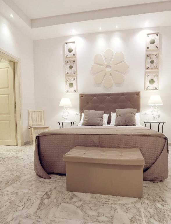 Posteľ alebo postele v izbe v ubytovaní FLOS Guest House