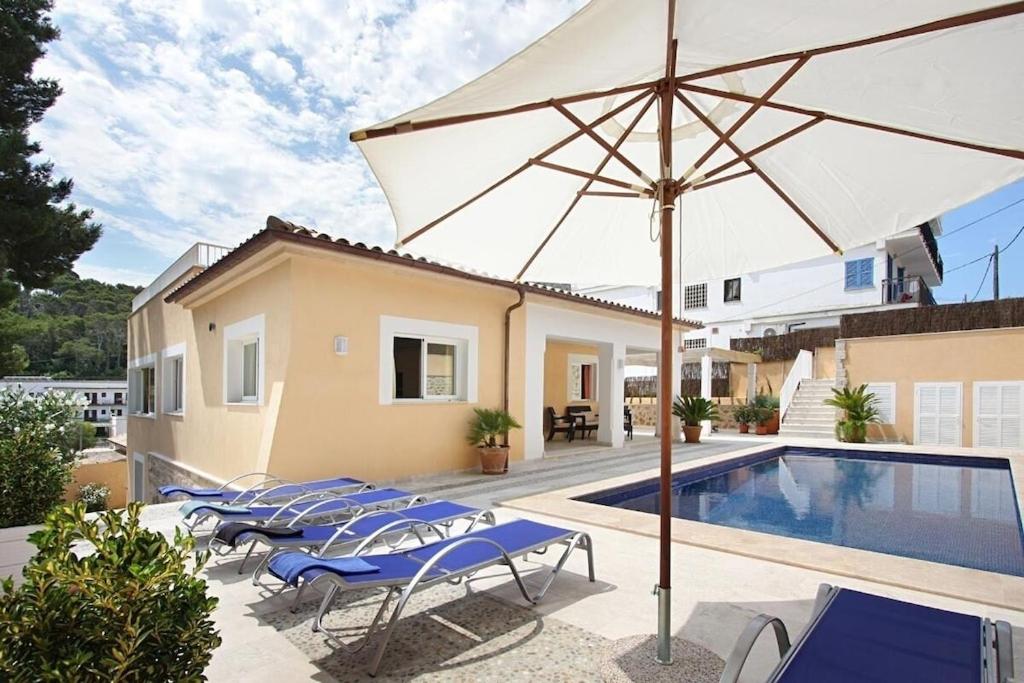 The swimming pool at or close to Modern villa 300m from crystal clear coves by Renthousing