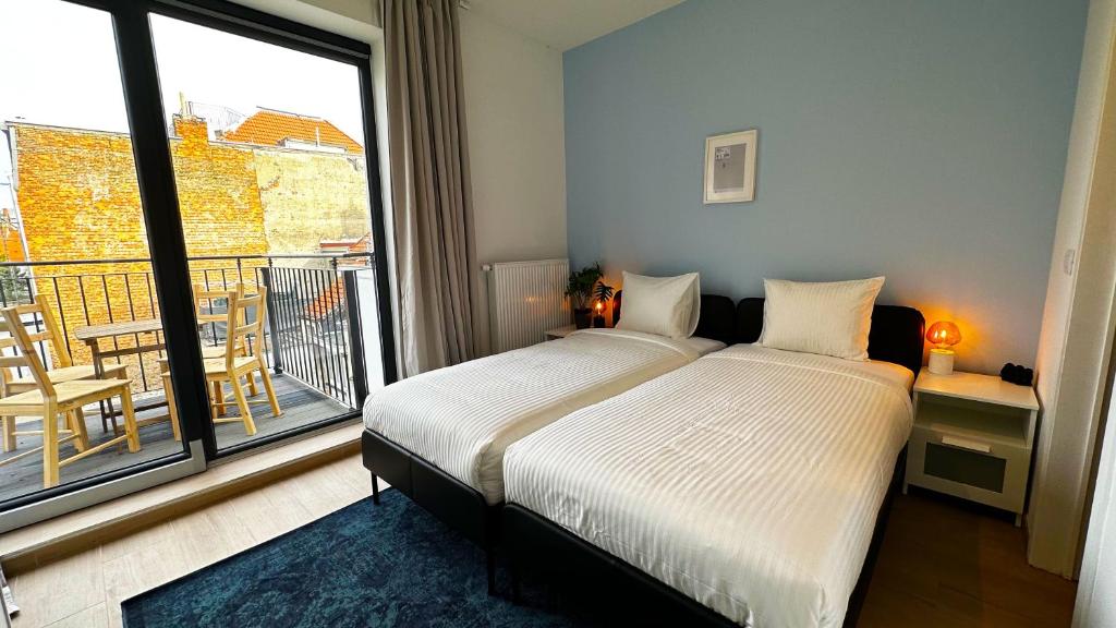 OneLuxStay near Fashion District - Resim 23