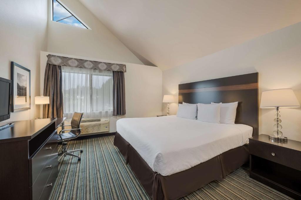 Postel nebo postele na pokoji v ubytování Best Western Alderwood
