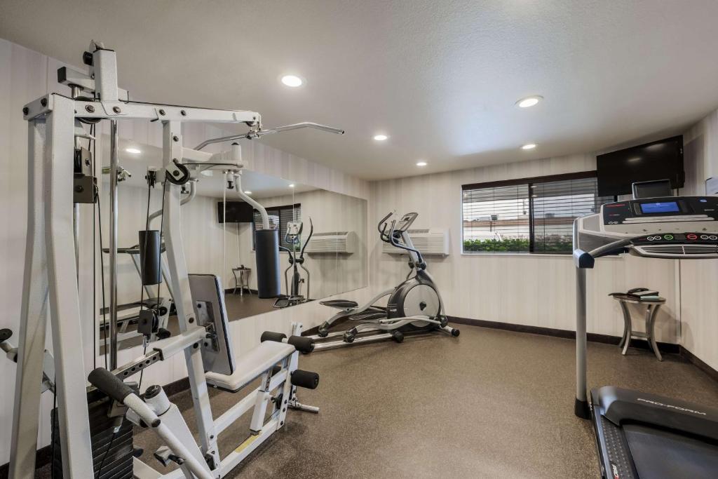 Fitness centrum a/nebo fitness zařízení v ubytování Best Western Alderwood