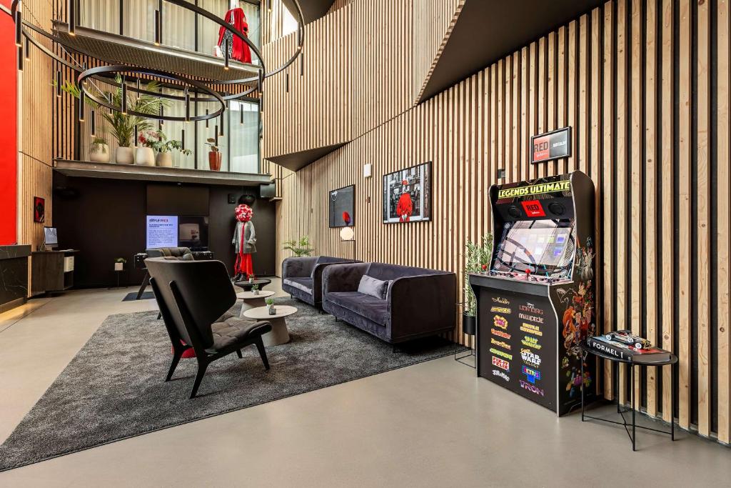 TV i/ili multimedijalni sistem u objektu Radisson RED Aarhus