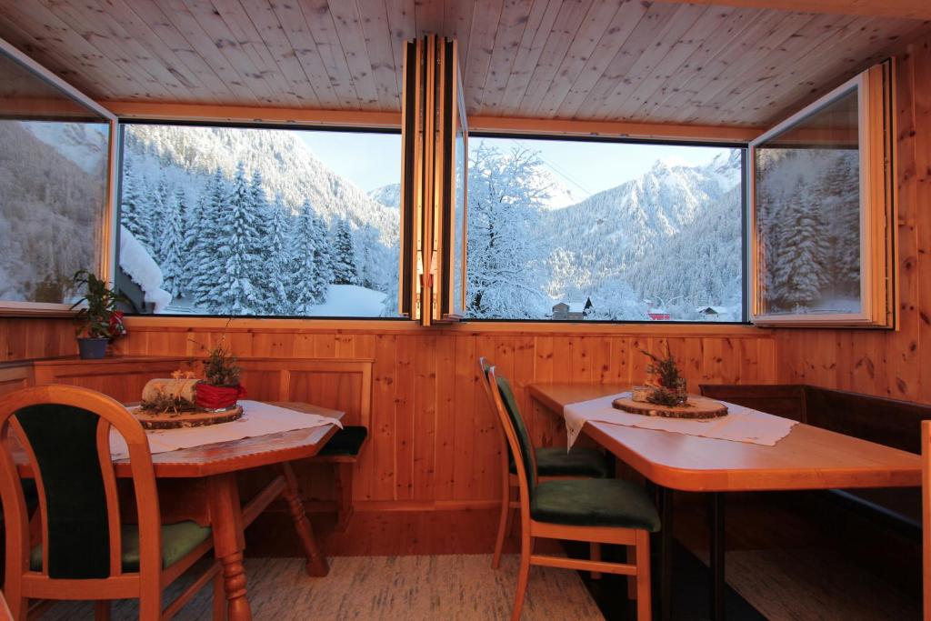 Nespecifikovaný výhled na hory nebo výhled na hory při pohledu z bed and breakfast