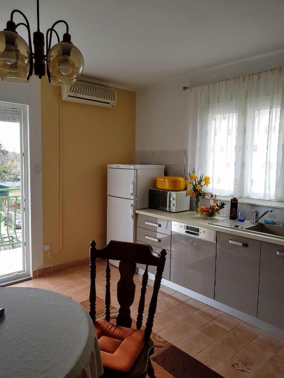 A cozinha ou cozinha compacta de Apartments with a parking space Trogir - 12695