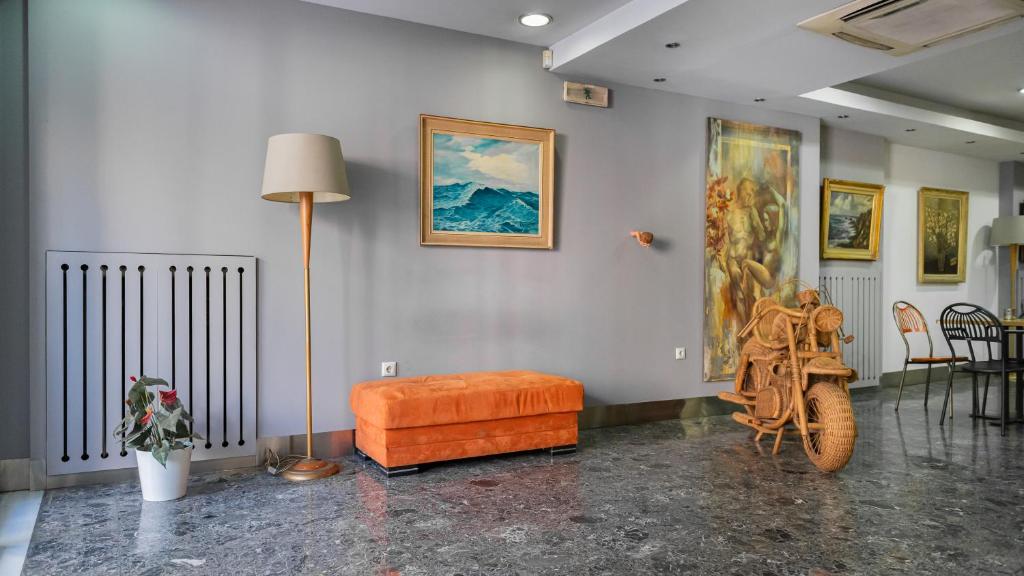 Χώρος καθιστικού στο Diros Hotel