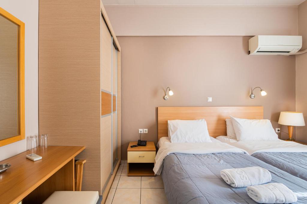 Ένα ή περισσότερα κρεβάτια σε δωμάτιο στο Diros Hotel