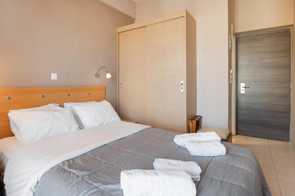 Ένα ή περισσότερα κρεβάτια σε δωμάτιο στο Diros Hotel