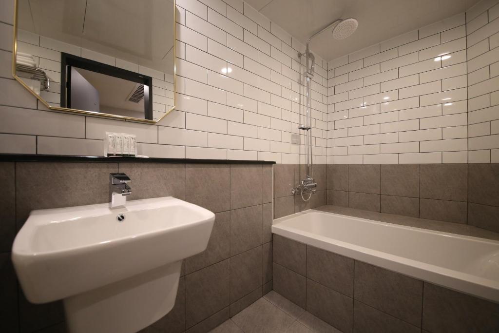 Koupelna v ubytování 25 Hotel