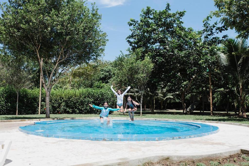 Bazén v ubytování El Campito Lodge nebo v jeho okolí